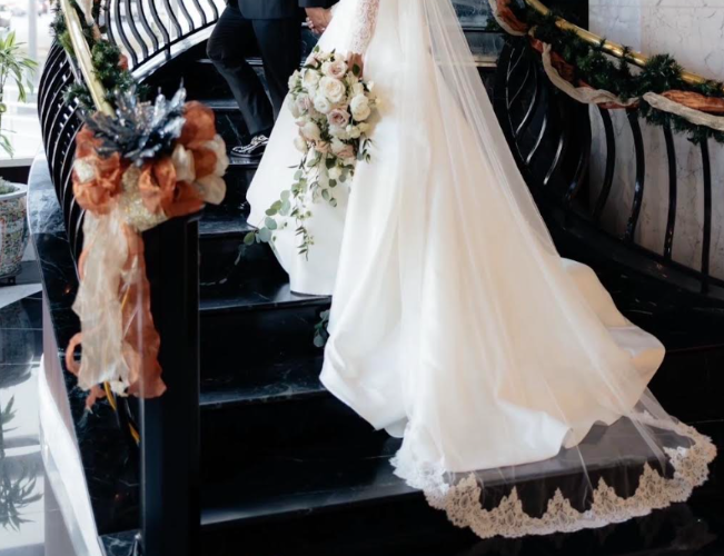How To Match Your Bridal Bouquet To Your Wedding Gown